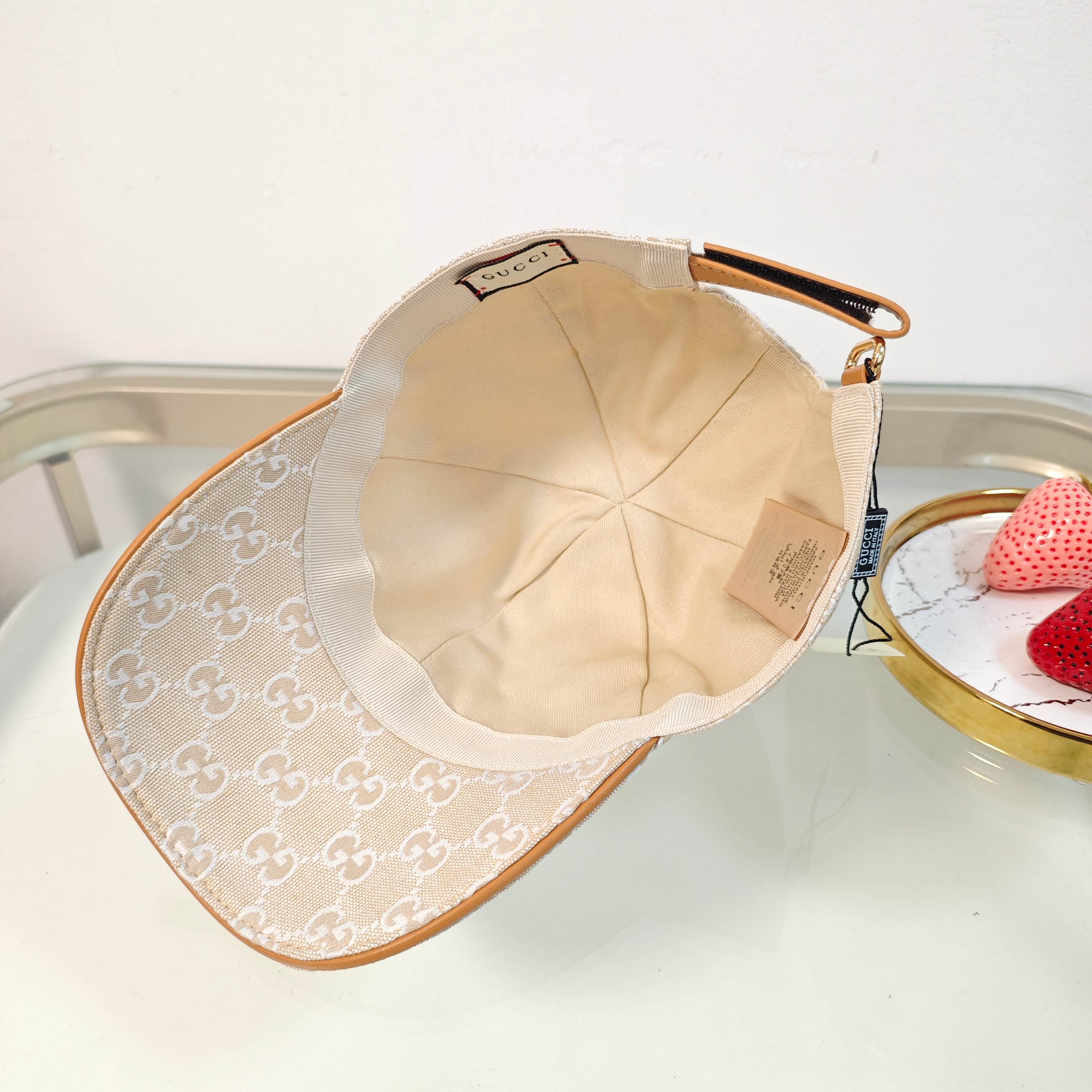 Gucci Original GG Canvas Baseball Cap – Beige & White Edition