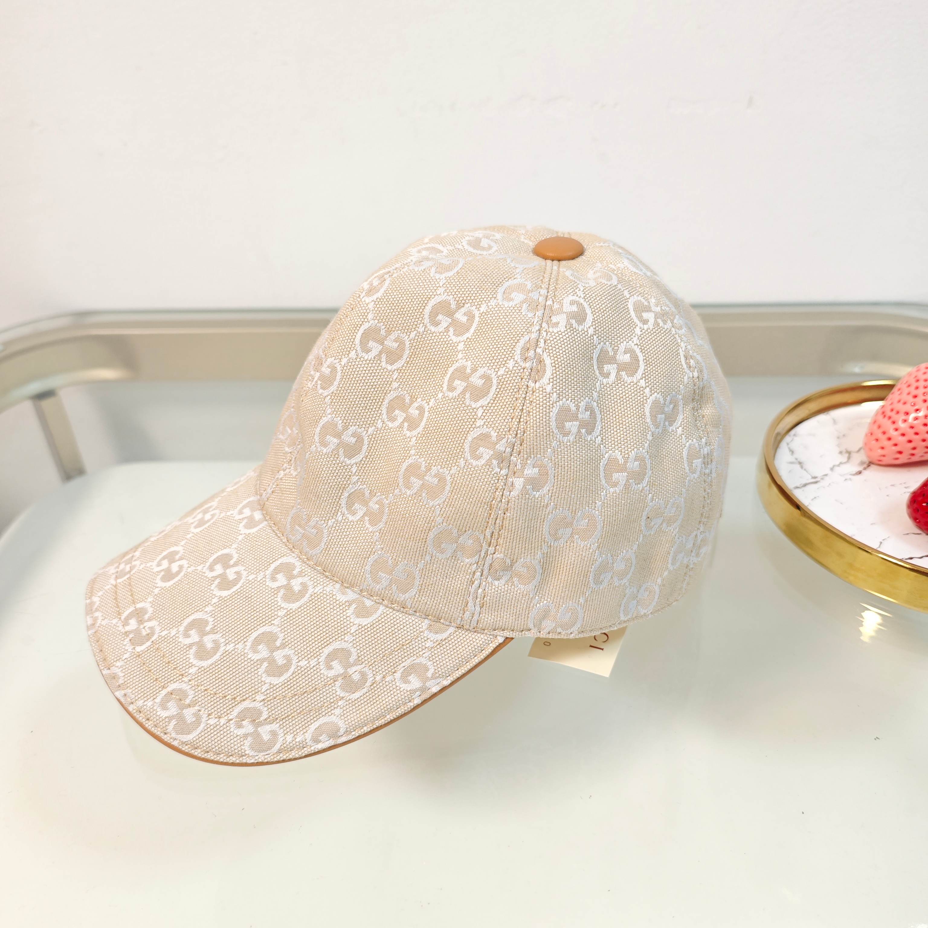 Gucci Original GG Canvas Baseball Cap – Beige & White Edition