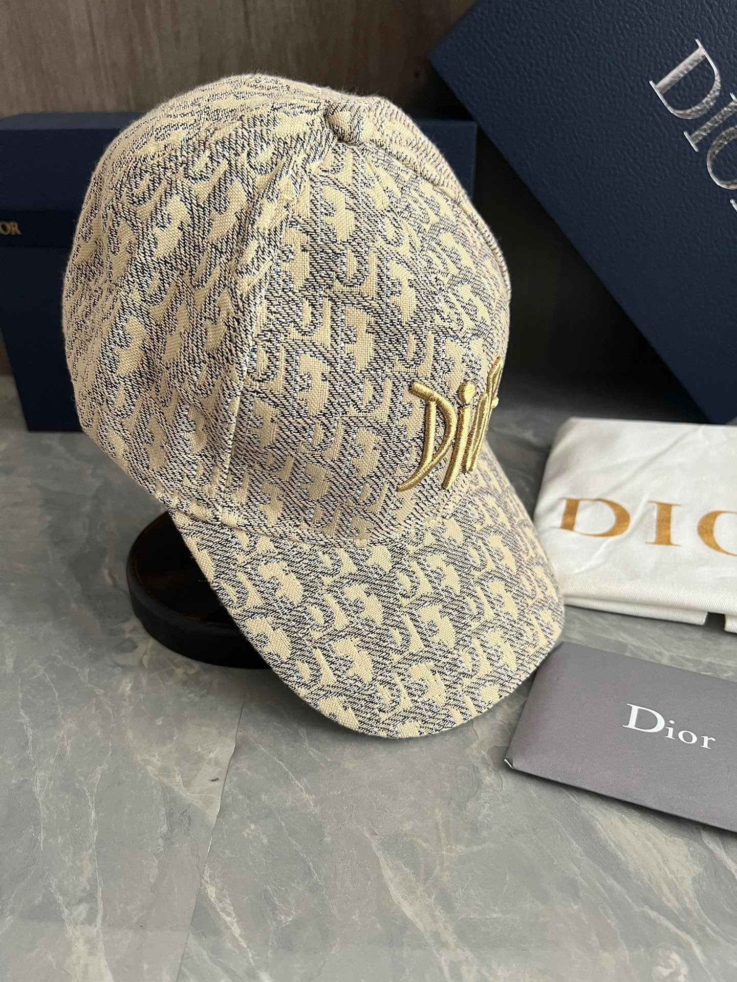 Dior Oblique Baseball Cap with Gold Script Embroidery – Beige & Grey Edition