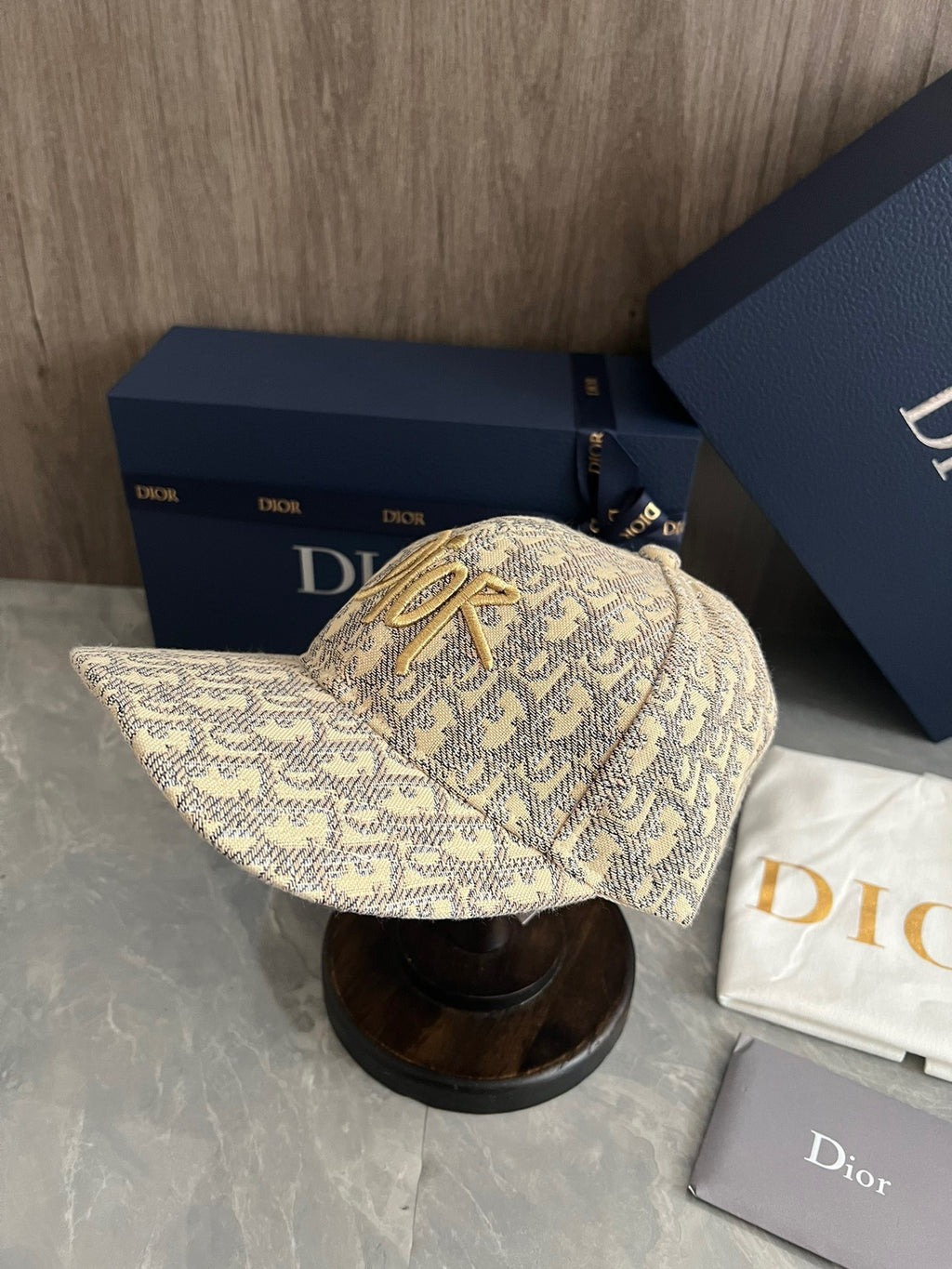 Dior Oblique Baseball Cap with Gold Script Embroidery – Beige & Grey Edition