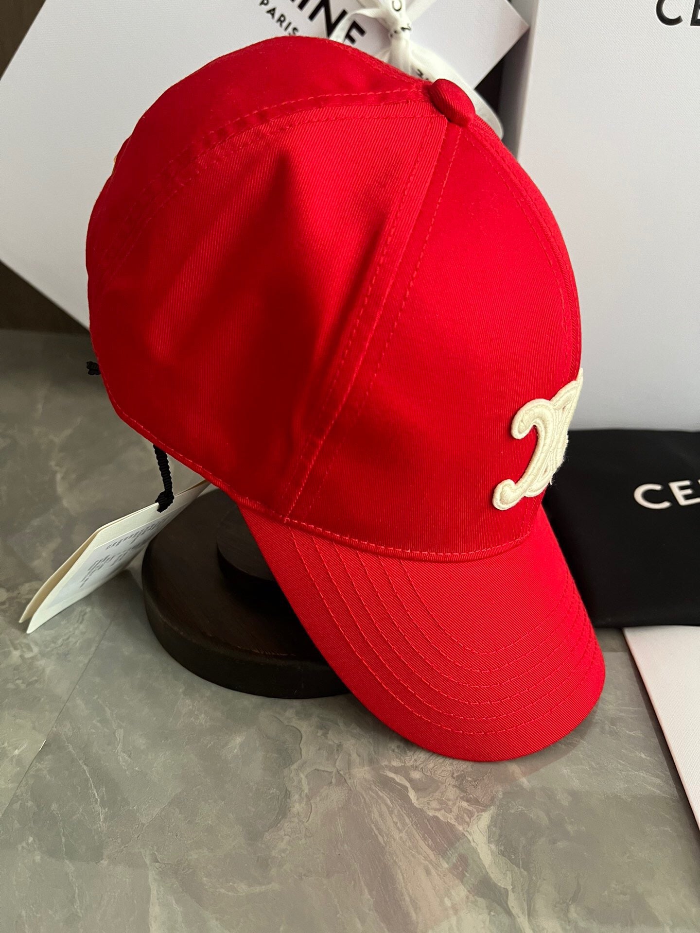 Gorra Celine Triomphe Roja