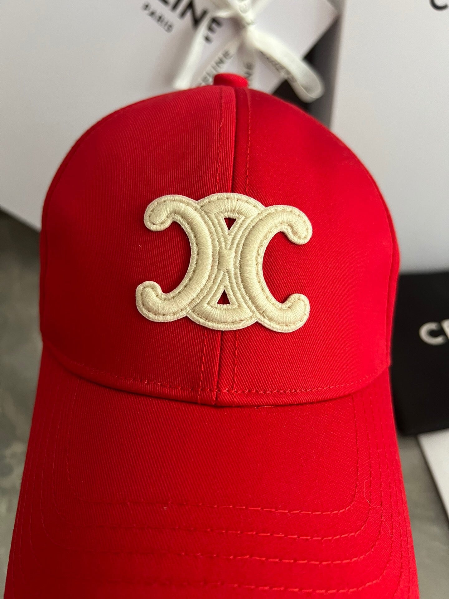 Gorra Celine Triomphe Roja