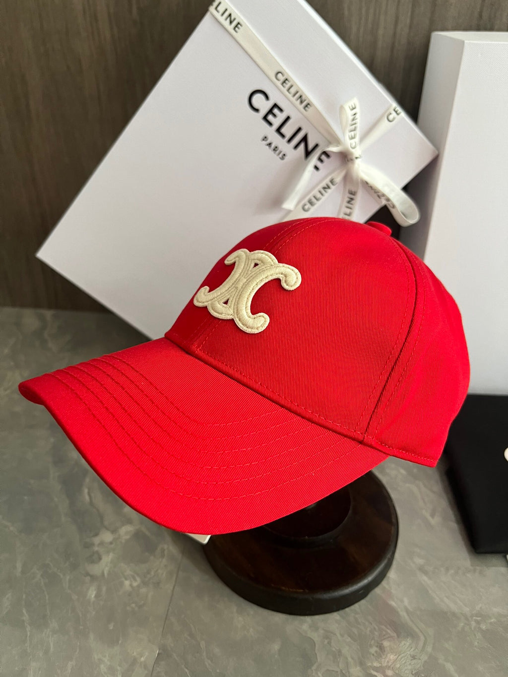 Gorra Celine Triomphe Roja