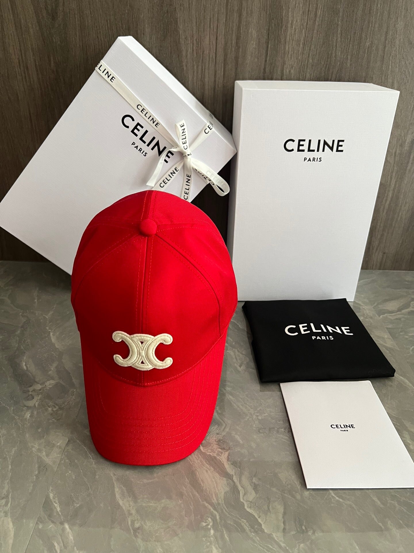 Gorra Celine Triomphe Roja